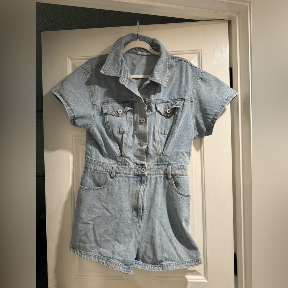 Talulah Denim shorts romper, size Large.